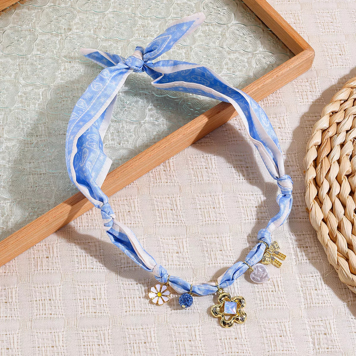 Charming Ribbon Flower Necklace - Elegant Alloy Design with 28.3-Inch Adjustable Chain