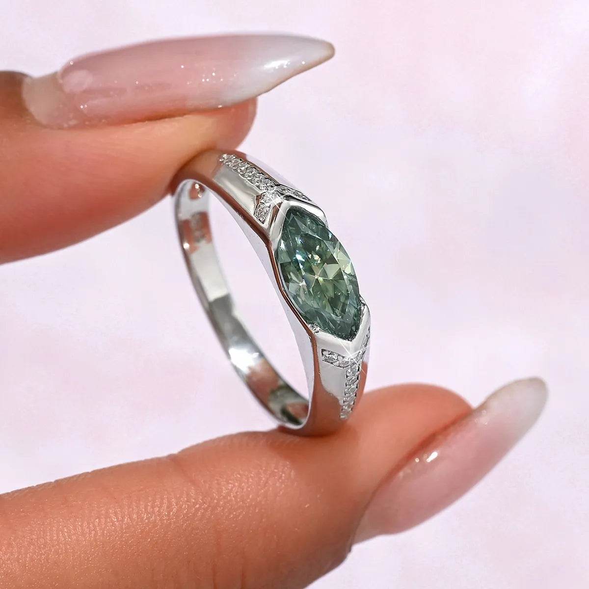 1 Carat Moissanite Ring in 925 Sterling Silver with Certificate & Matching Box - Elegant Jewelry