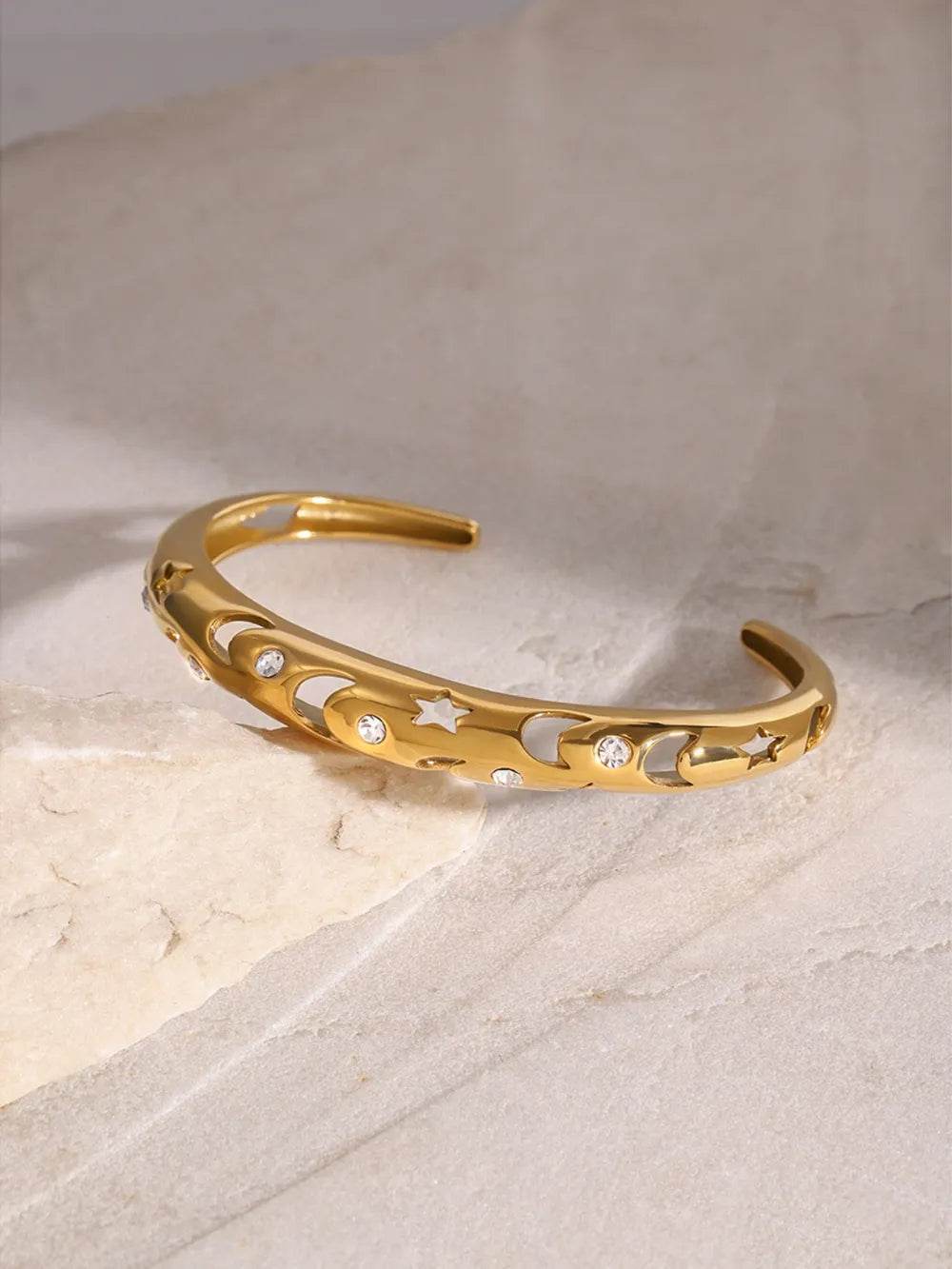 Elegant 18K Gold-Plated Stainless Steel Rhinestone Cutout Bracelet for Stylish Accessory