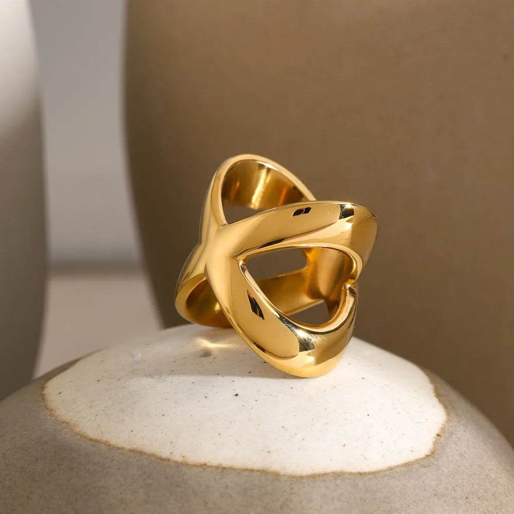 18K Gold-Plated Crisscross Ring | Elegant Stainless Steel Design | Size 7 - Store 42