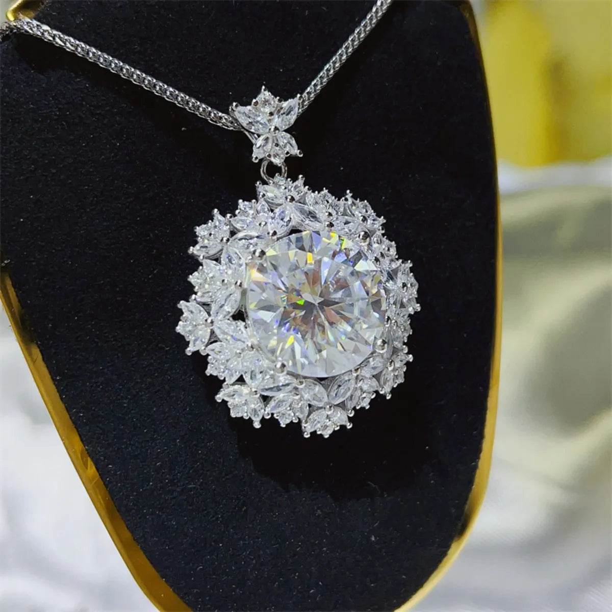 10 Carat Moissanite Necklace in 925 Sterling Silver with Certificate of Authenticity