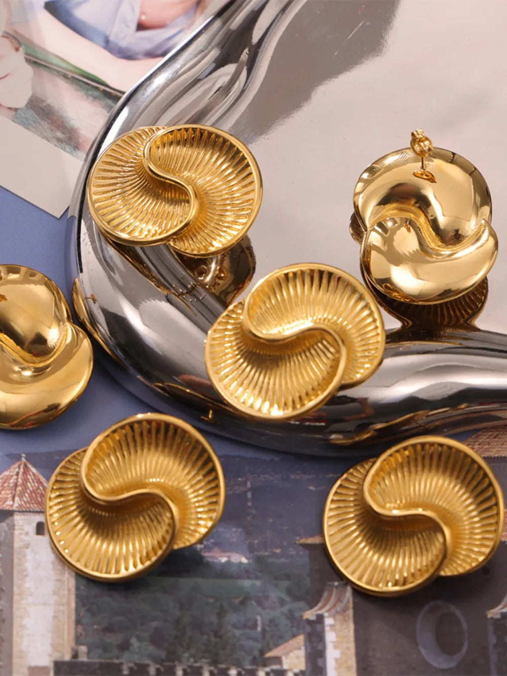 18K Gold-Plated Titanium Steel Spiral Stud Earrings - Elegant and Durable Design