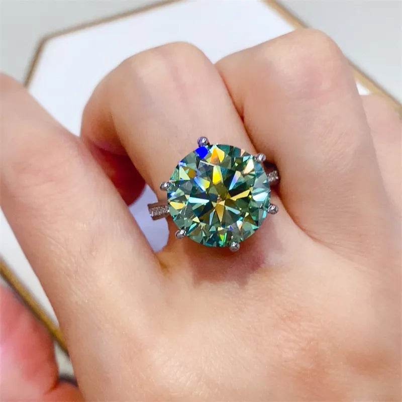 10 Carat Moissanite Ring in 925 Sterling Silver - Platinum-Plated Elegance