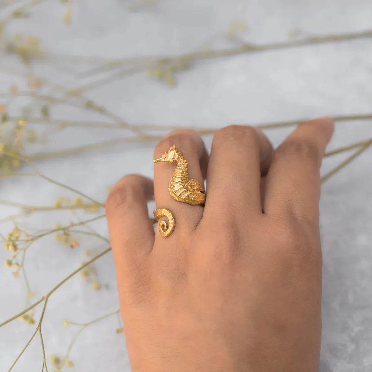 18K Gold-Plated Seahorse Wrap Adjustable Ring for Ocean Lovers - Unique Marine-Inspired Jewelry