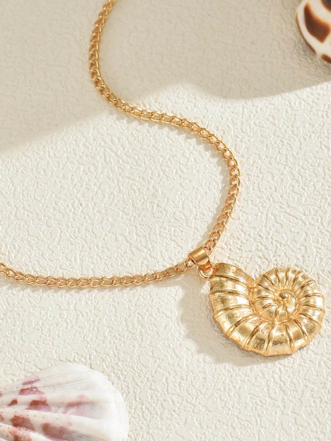 Elegant 18K Gold-Plated Shell Pendant Necklace - Stunning Beach-Inspired Jewelry