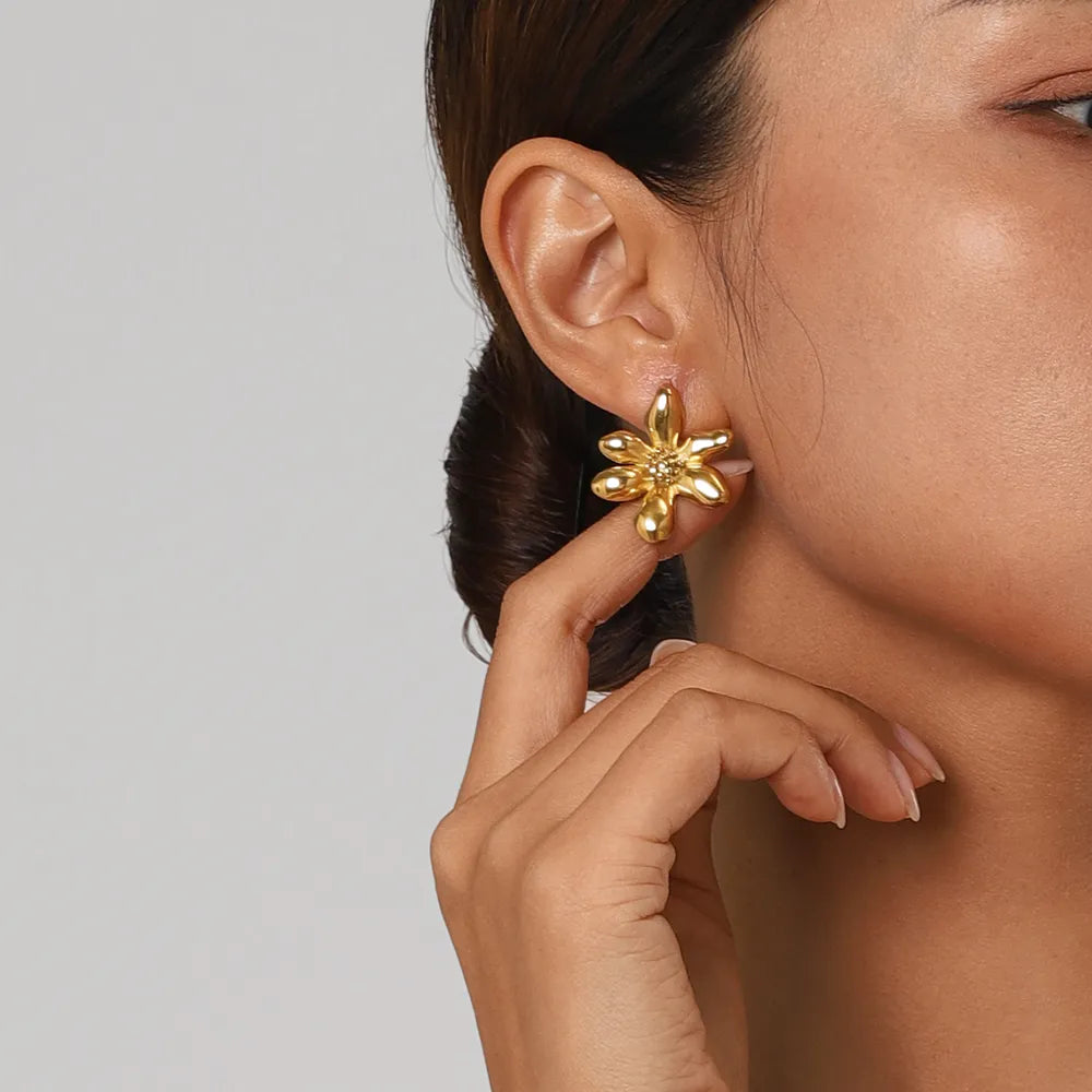 Elegant 18K Gold-Plated Stainless Steel Flower Earrings - Lightweight 1.2" Length