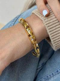 Elegant 18K Gold-Plated Stainless Steel Rhinestone Cutout Bracelet for Stylish Accessory - Store 42