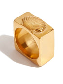 Elegant Vintage Shell Pattern Gold Signet Ring - 18K Gold-Plated Stainless Steel Jewelry - Store 42