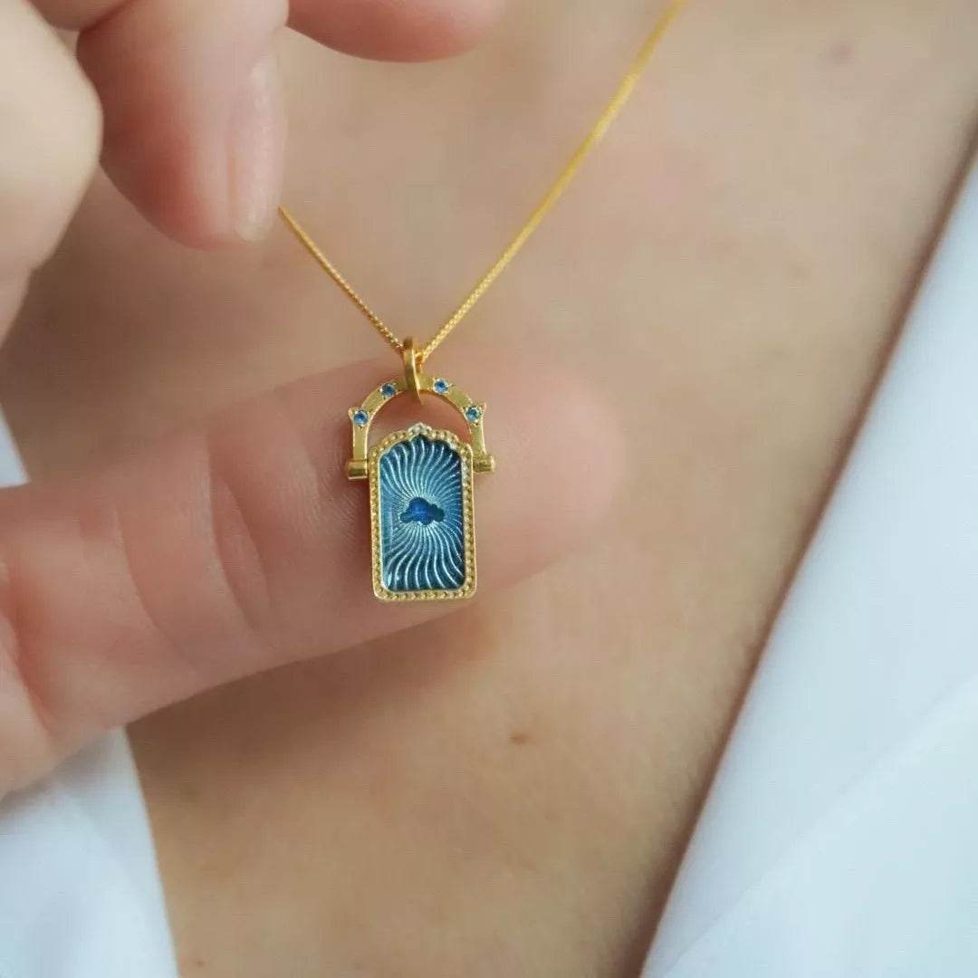 Elegant 18K Gold-Plated Titanium Steel Pendant Necklace with Resin Detail, 17.7-Inch Chain - Store 42