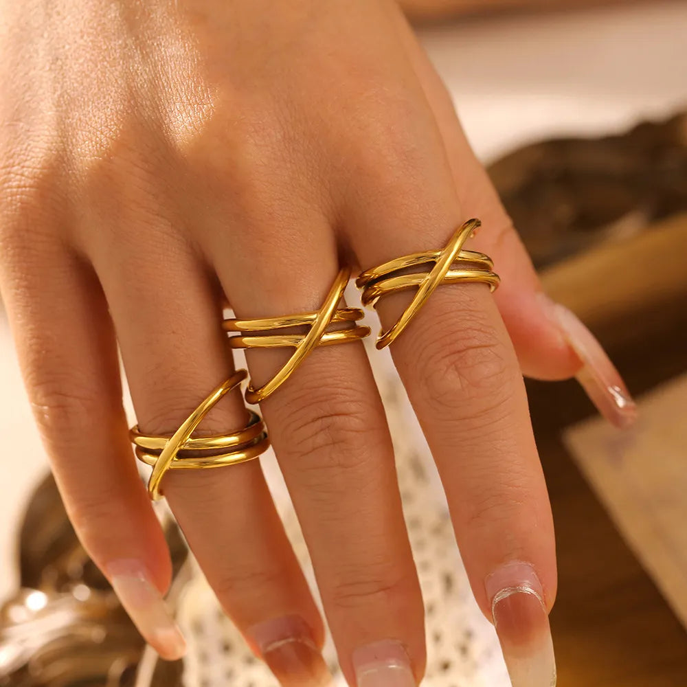 Elegant 18K Gold-Plated Crisscross Ring in Durable Titanium Steel – Stylish Accessory