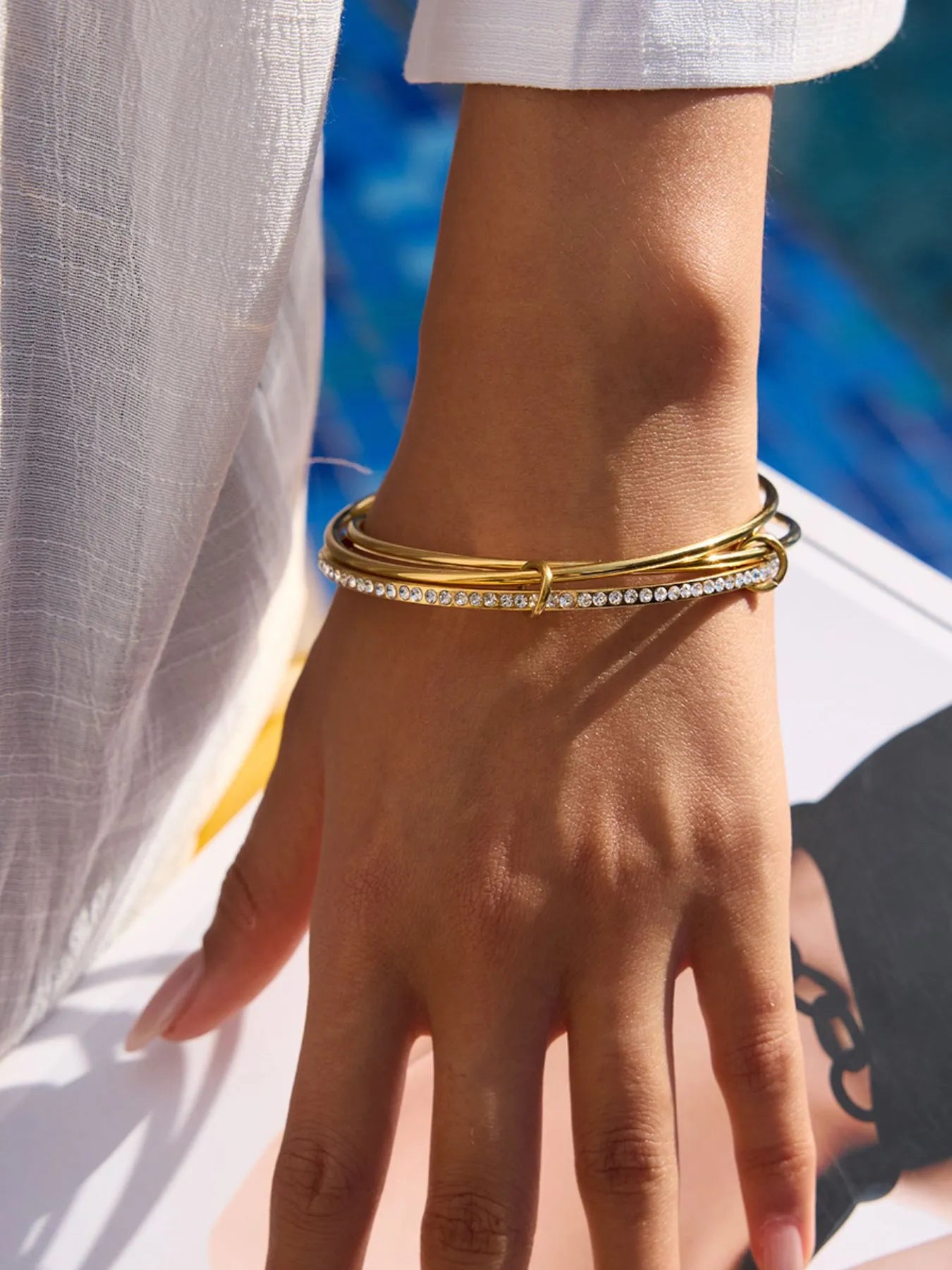 Elegant 18K Gold-Plated Crossover Bracelet with Sparkling Inlaid Zircon Stones