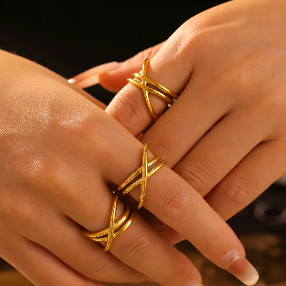 Elegant 18K Gold-Plated Crisscross Ring in Durable Titanium Steel – Stylish Accessory
