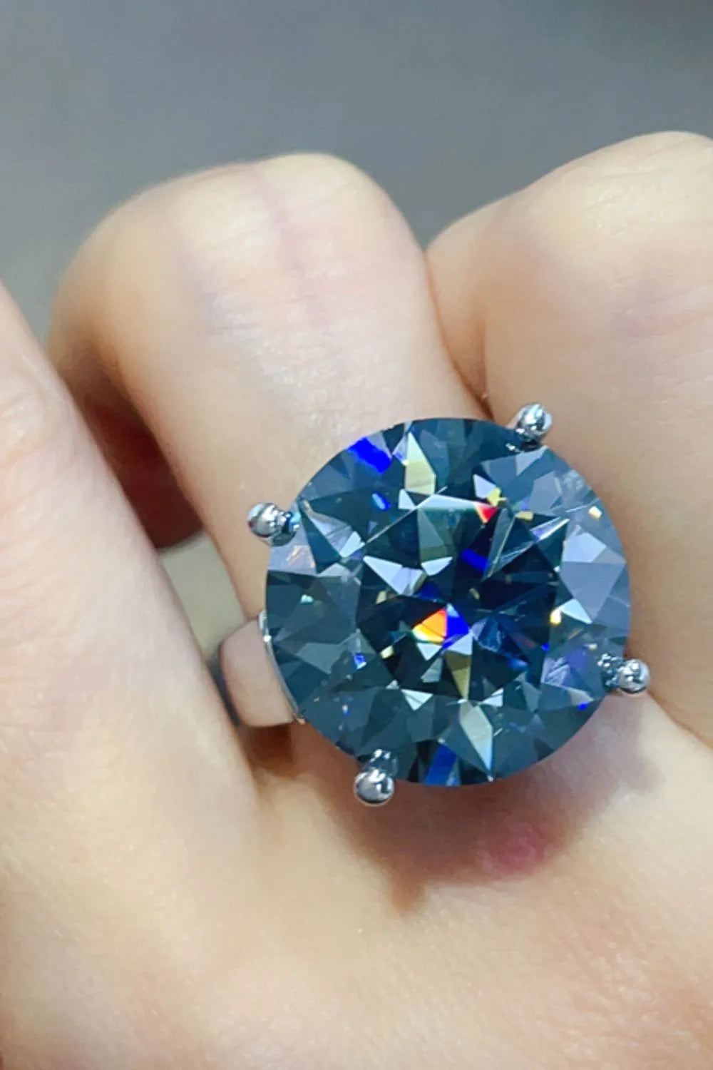 20 Carat Moissanite Ring in 925 Sterling Silver with Matching Box and Certificate