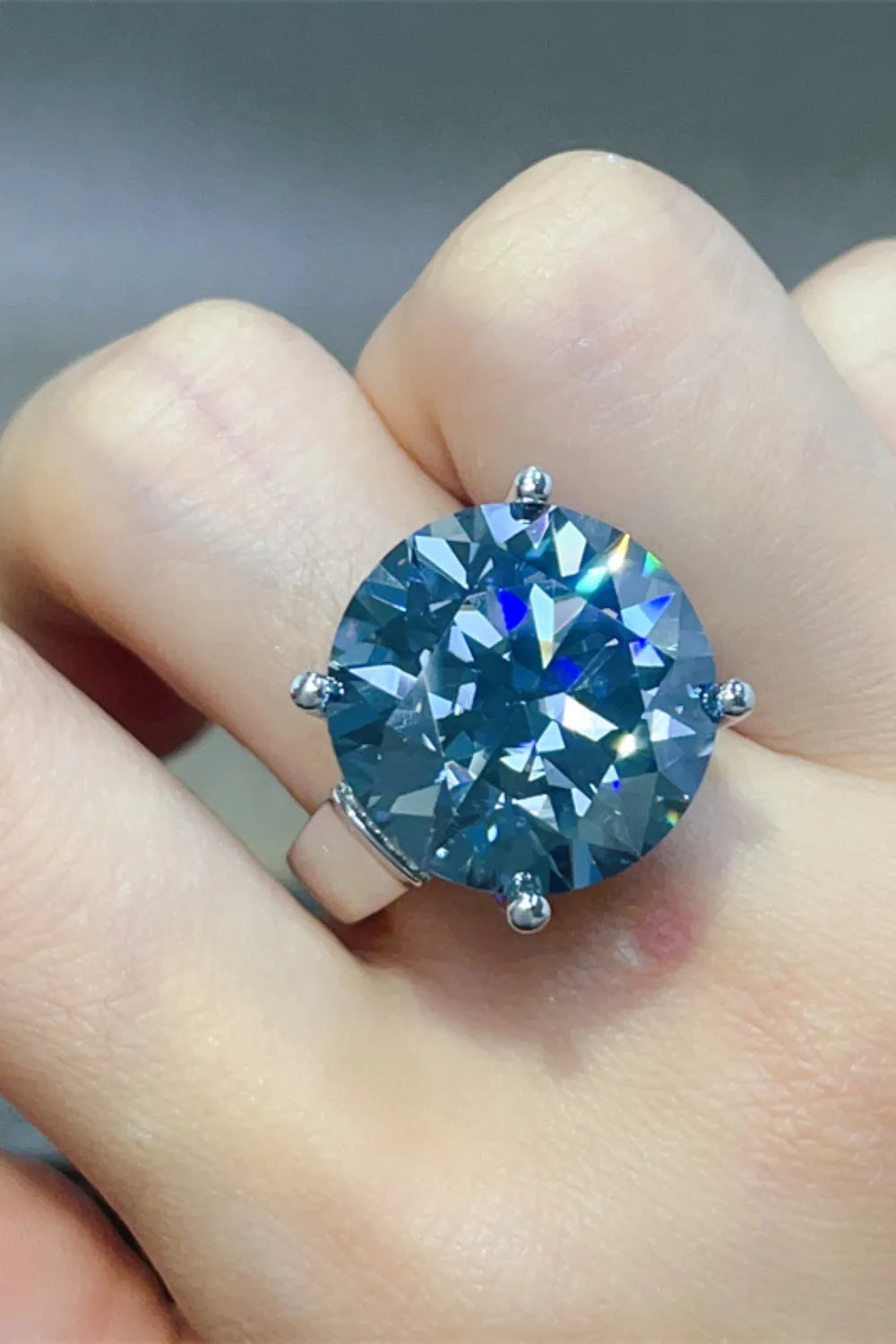 20 Carat Moissanite Ring in 925 Sterling Silver with Matching Box and Certificate