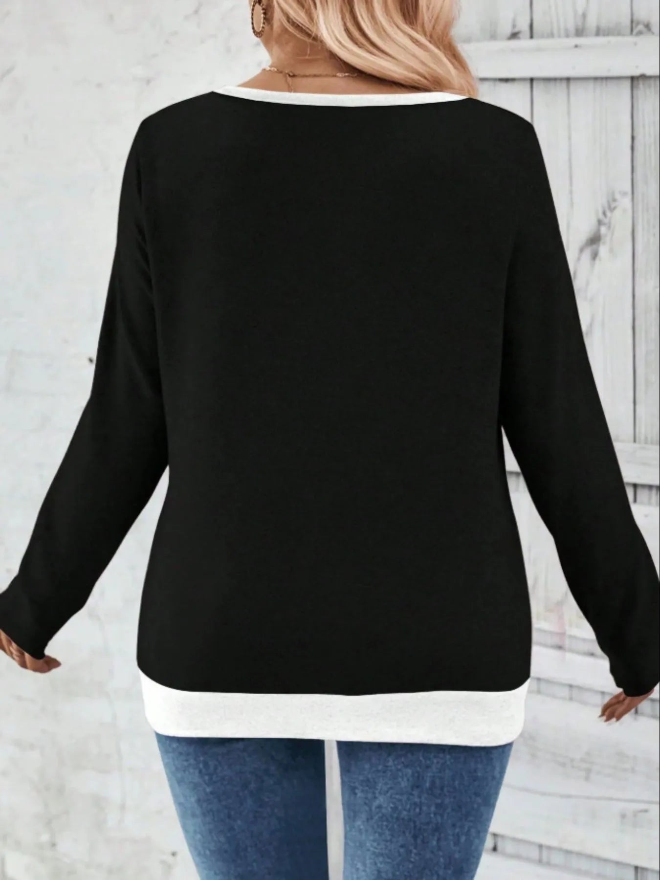 Plus Size V-Neck T-Shirt With Contrast Trim & Decorative Buttons - Comfortable Stretch Fit