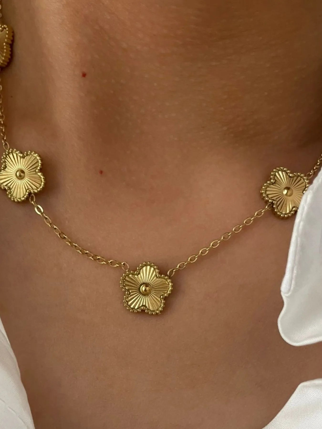 Elegant 18K Gold-Plated Flower Chain Necklace with Textured Floral Charms