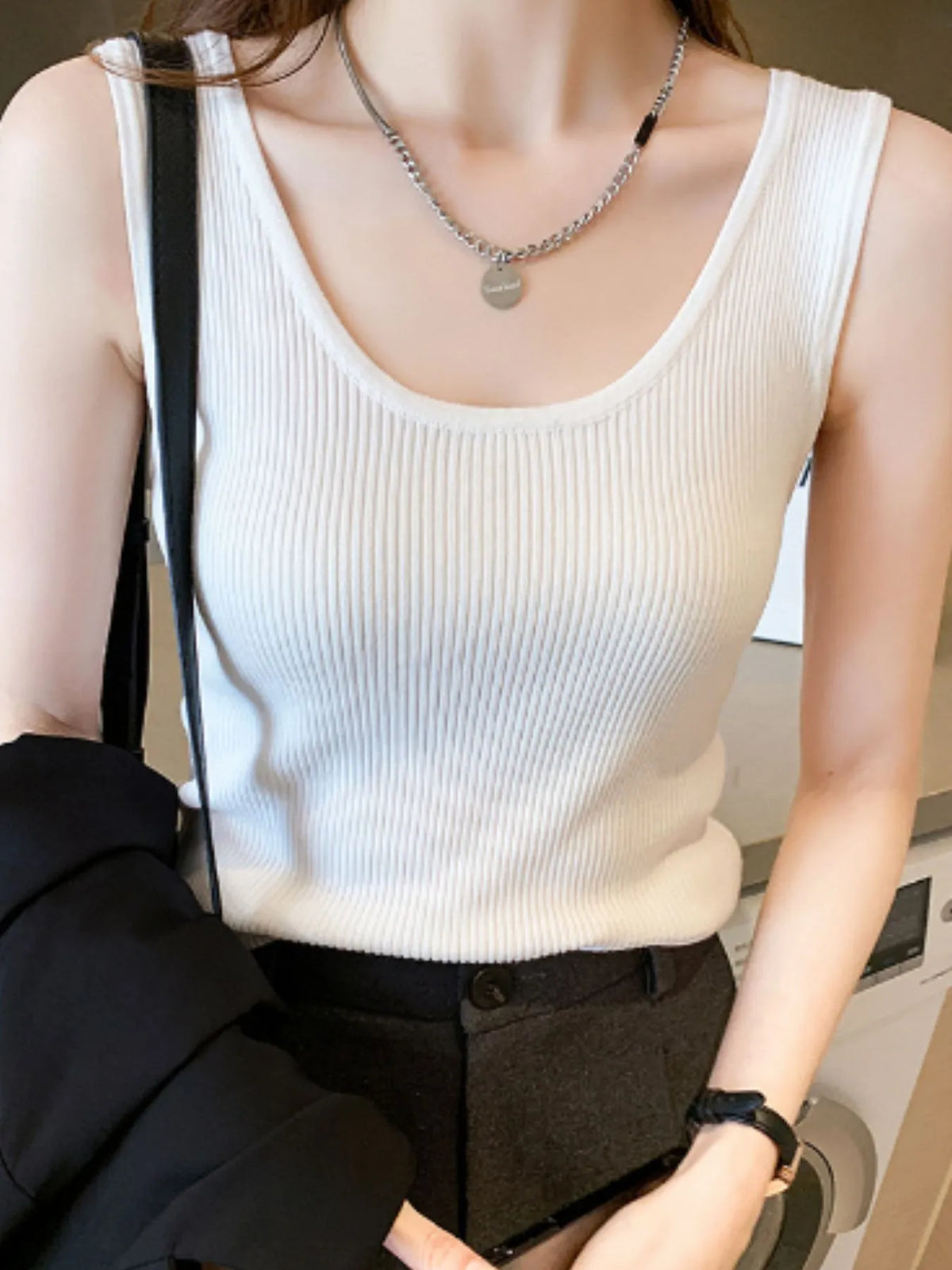White / M