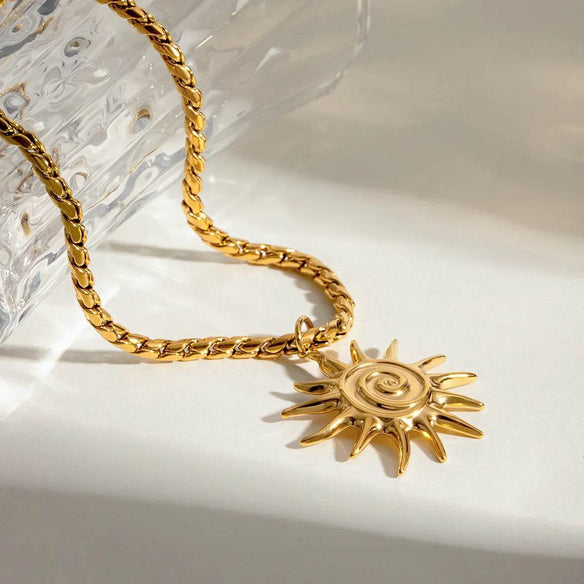 18K Gold-Plated Sun Pendant Necklace - Radiant Design with Adjustable Chain for Versatile Styling