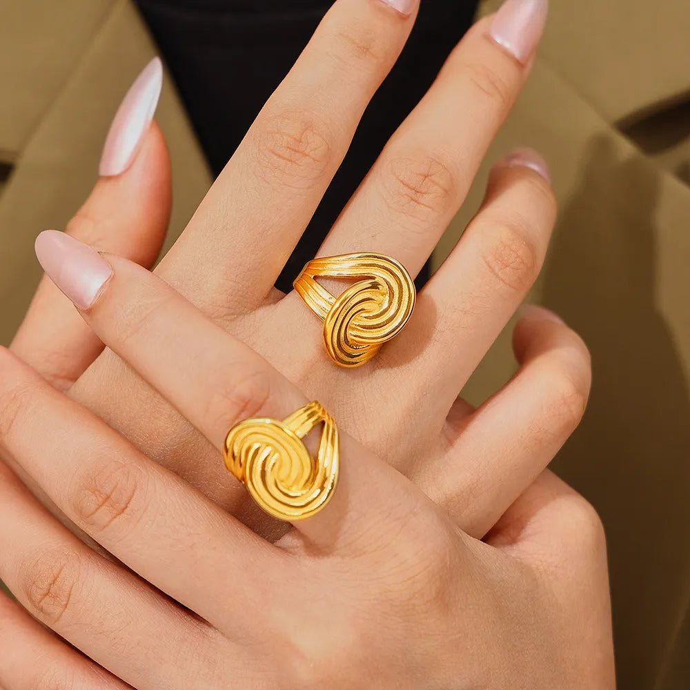 Elegant 18K Gold-Plated Twisted Ring in Titanium Steel – Stylish & Durable Jewelry Piece