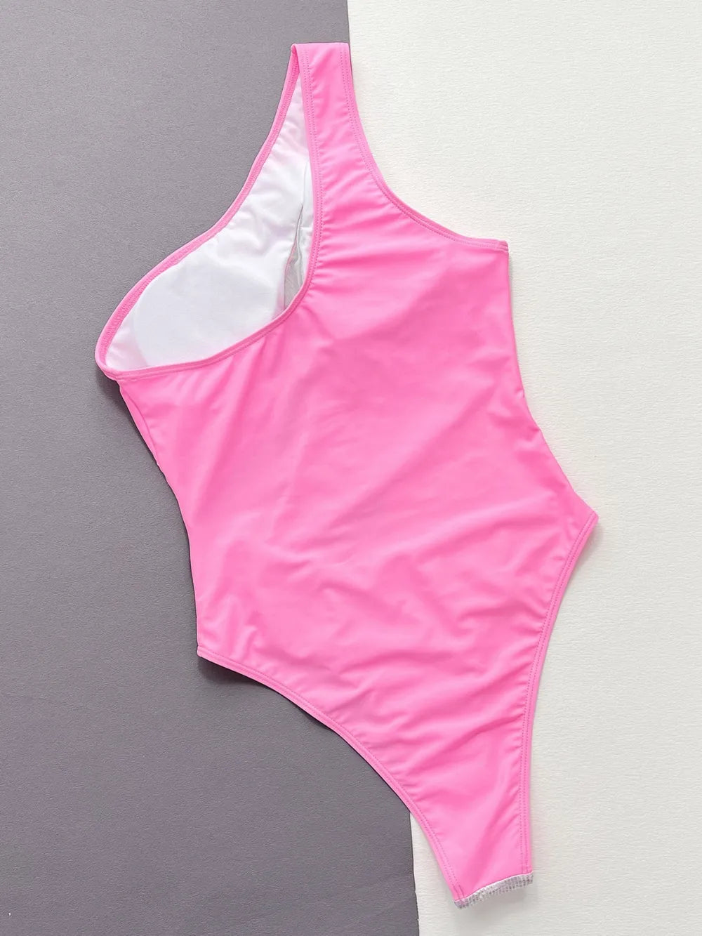 Trendy Contrast Panel One-Piece Swimsuit with Removable Padding and Stretchy Fabric