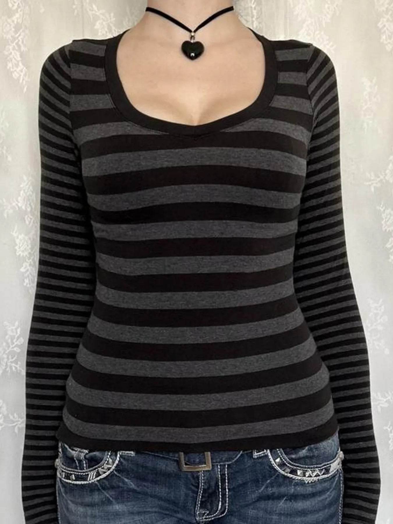 Sleek Striped Long Sleeve T-Shirt - Comfortable Stretchy Fabric with Contrast Design - Store 42