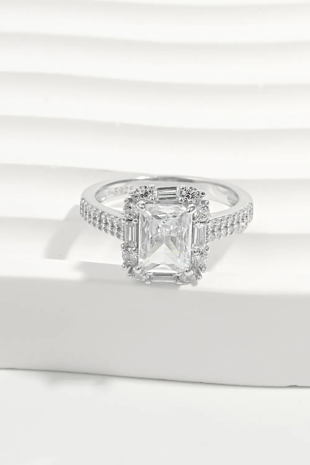 925 Sterling Silver Square Ring with Inlaid Zircon & Platinum-Plated Finish - Elegant Jewelry