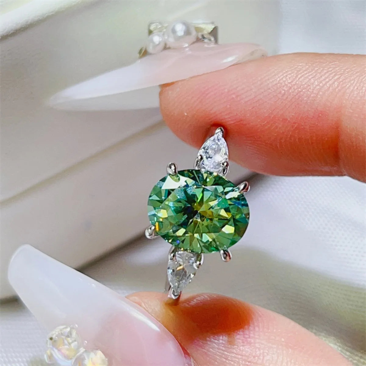 Stunning 3 Carat Moissanite Ring in 925 Sterling Silver - Elegant and Timeless Jewelry