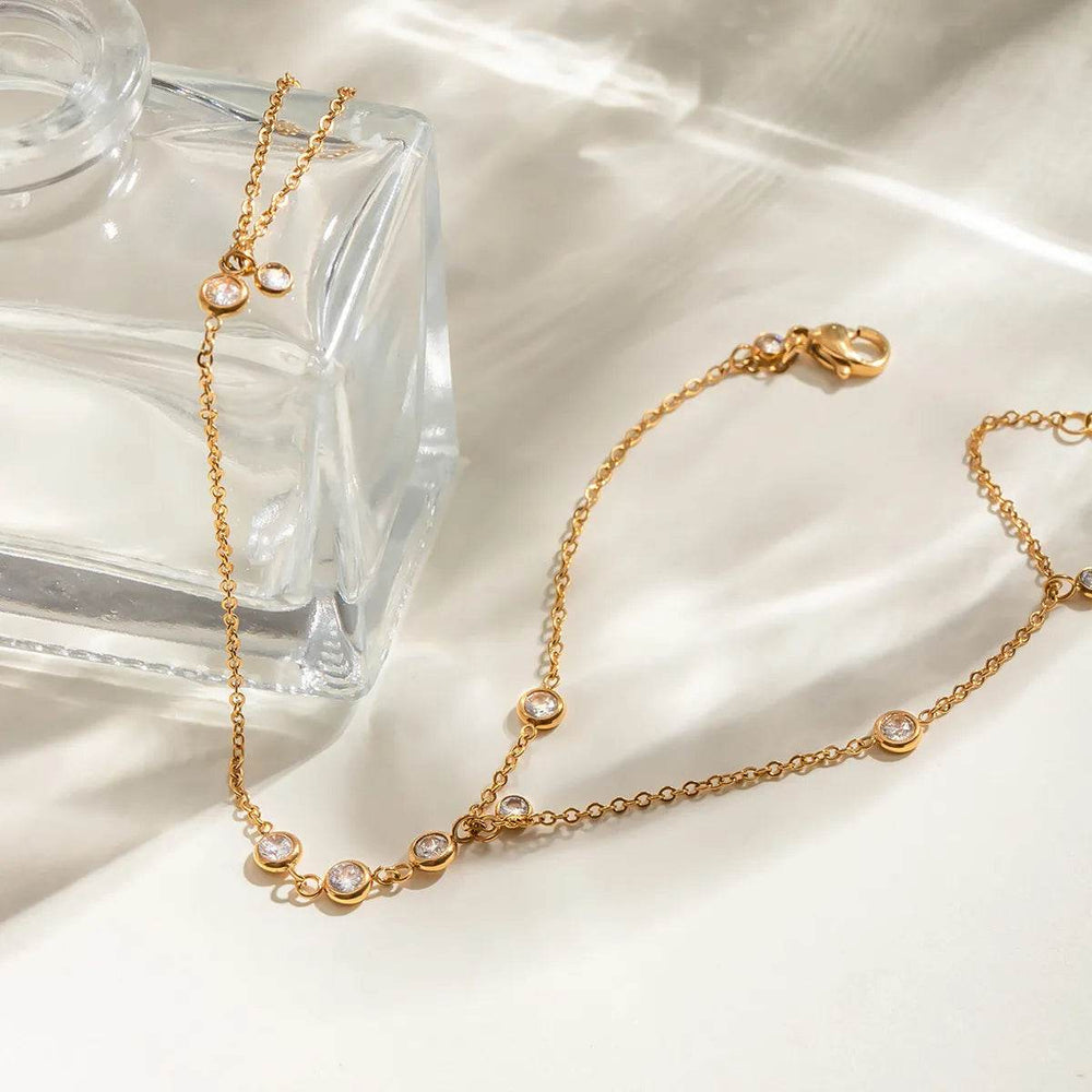Elegant 18K Gold-Plated Rhinestone Hand Chain Bracelet with Adjustable Design