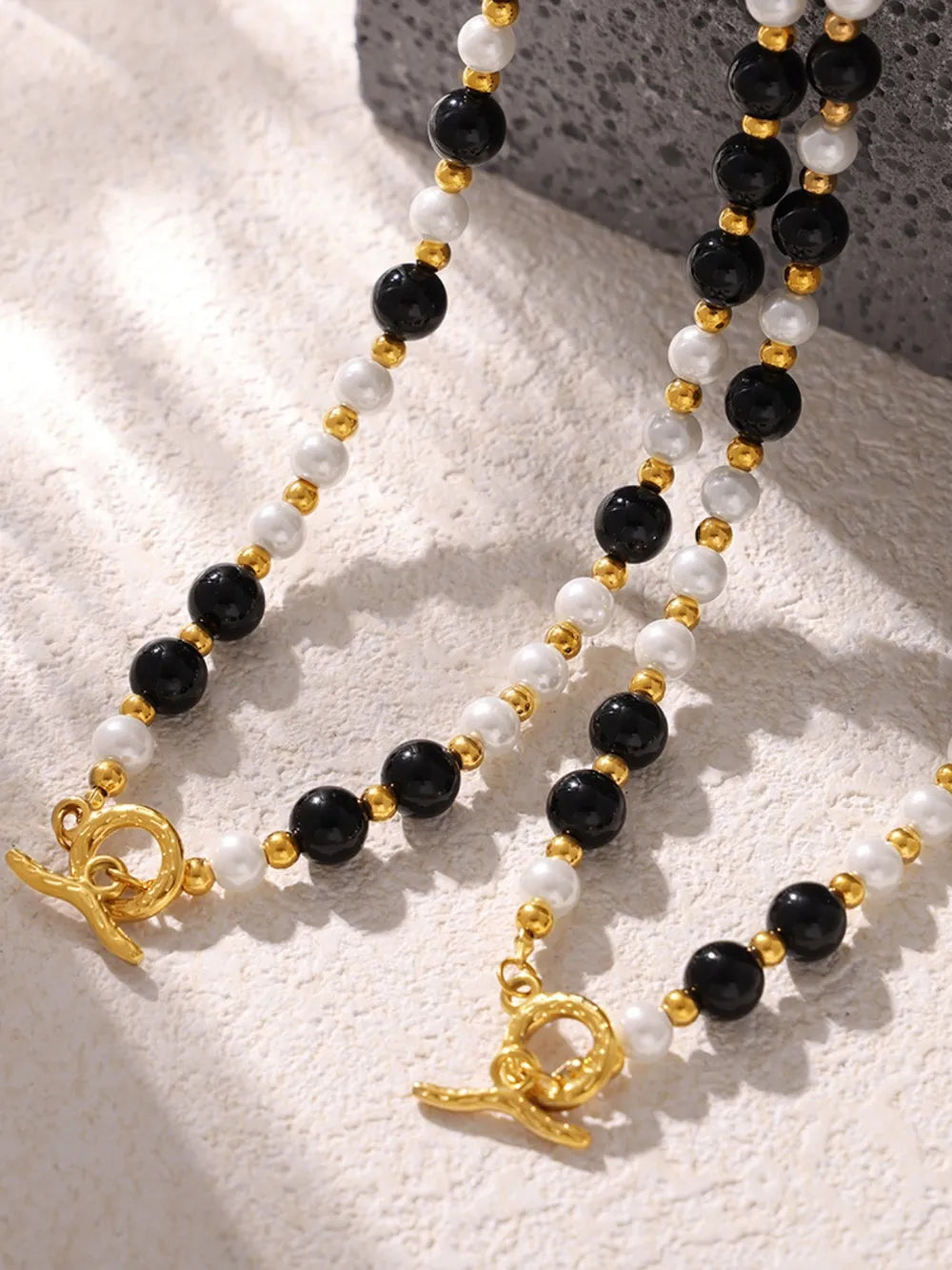Elegant 18K Gold-Plated Stainless Steel Necklace with Agate and Shell Beads - 18.1" Chain