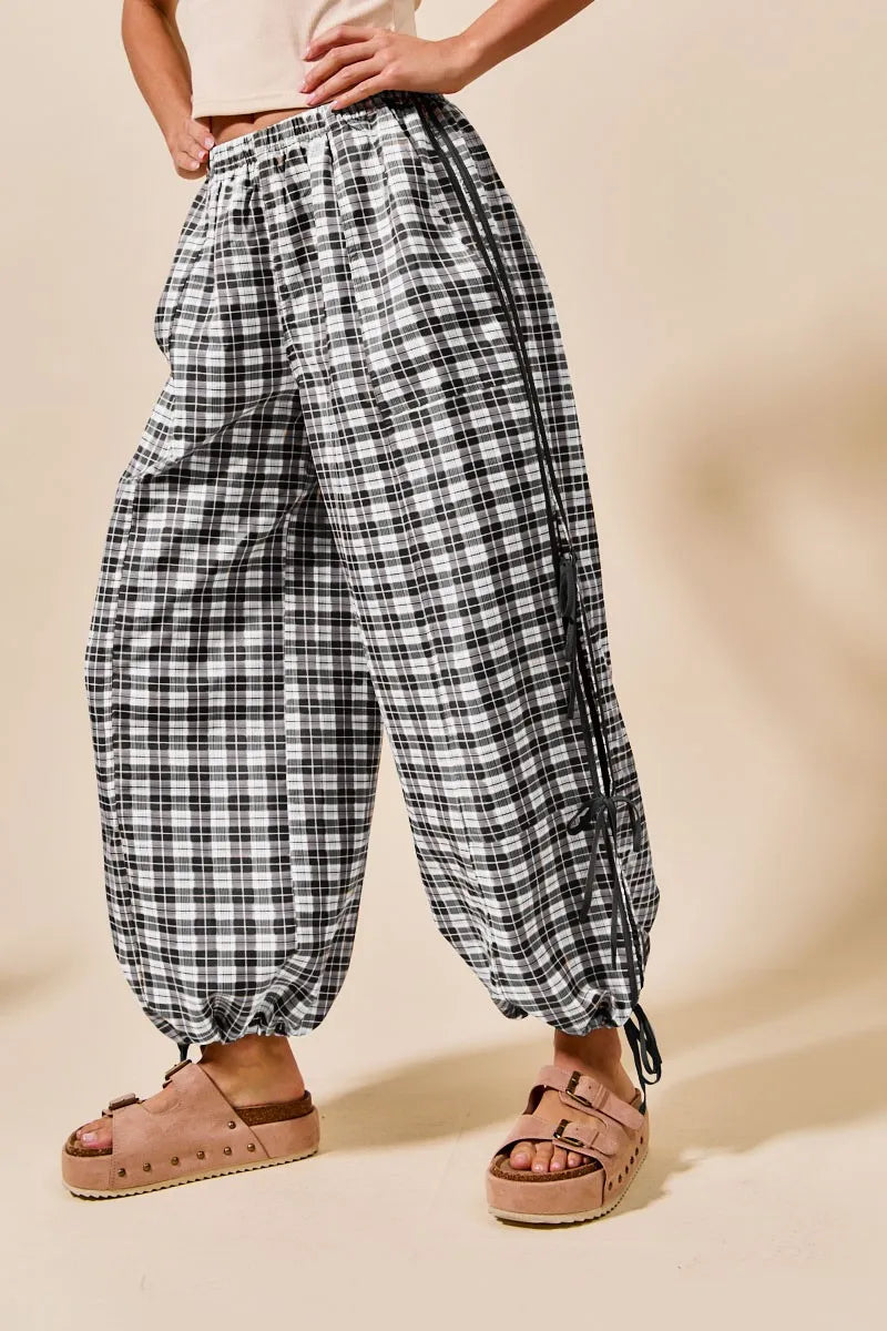 SO ME Black And White Plaid Elastic Waist Balloon Pants With Drawstring & Pockets
