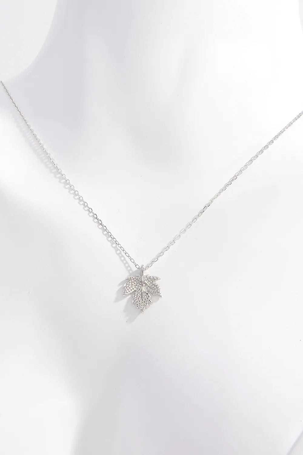 925 Sterling Silver & Zircon Maple Leaf Necklace - Platinum-Plated Elegance, 15.7" Adjustable Chain