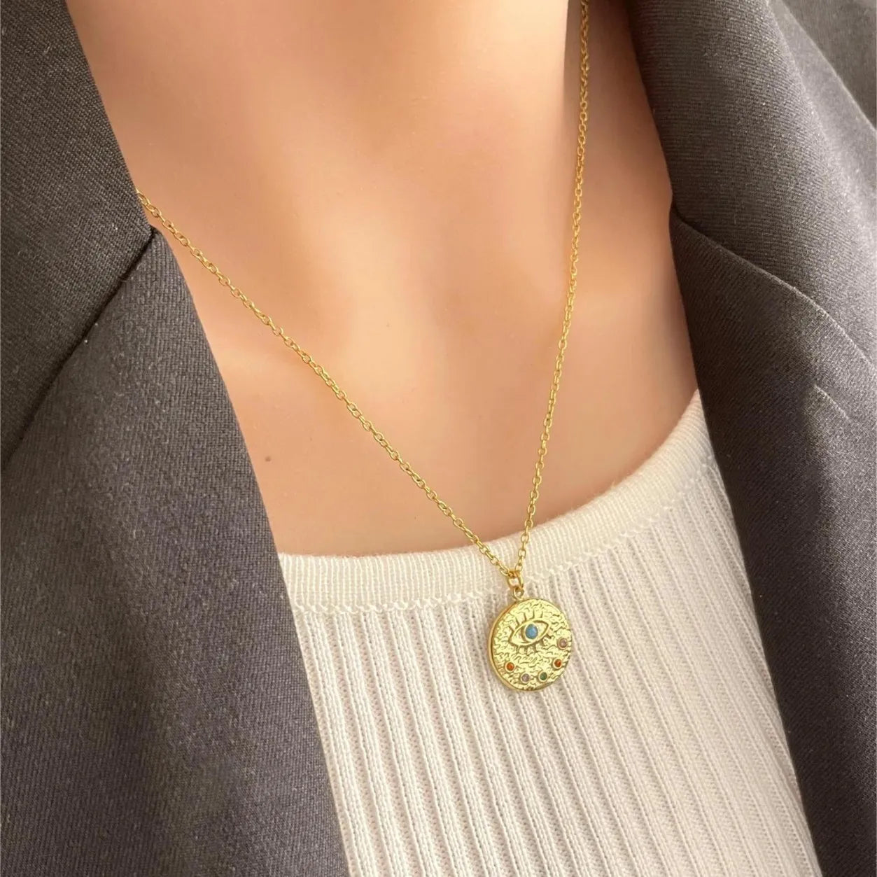 Elegant 18K Gold-Plated Coin Pendant Necklace with Tiger's Eye and Artificial Diamond