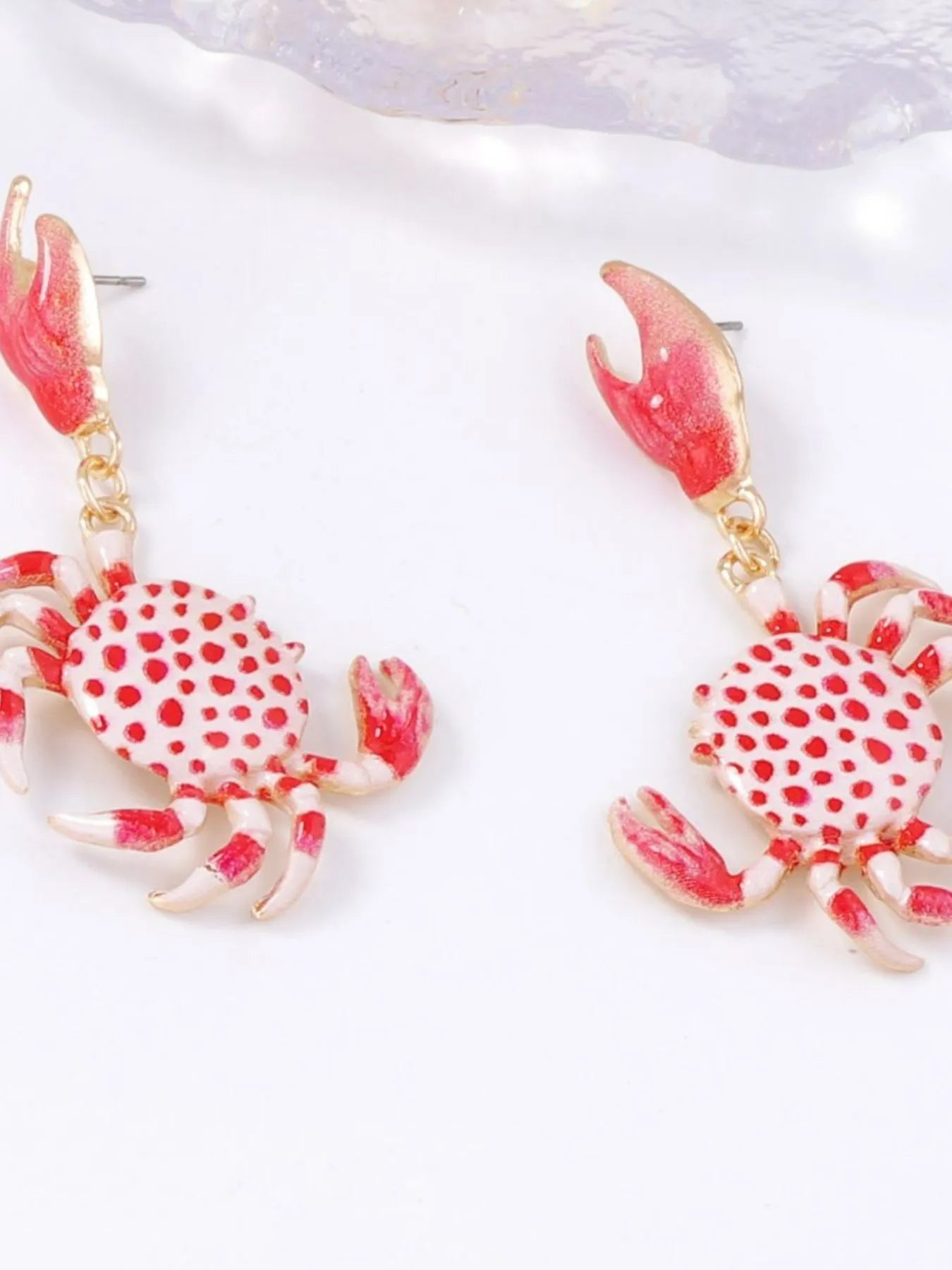 Elegant 18K Gold-Plated Crab-Shaped Earrings in Zinc Alloy and Stainless Steel