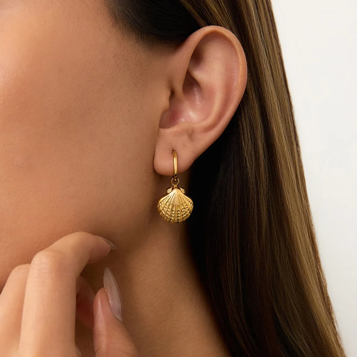 Vintage Gold Seashell & Starfish Drop Earrings