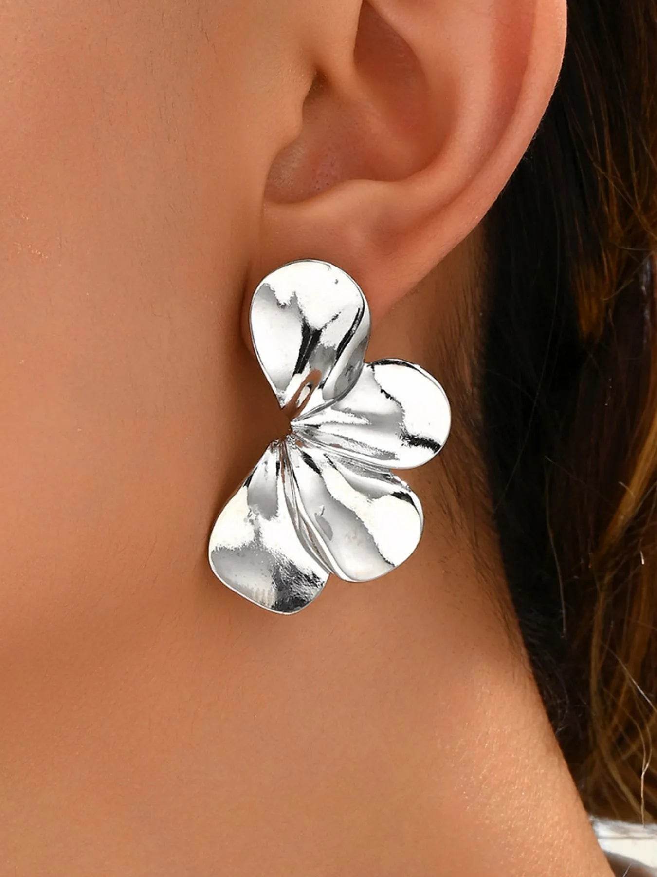Elegant Stainless Steel Flower Earrings - Classic Floral Design for Everyday Wear