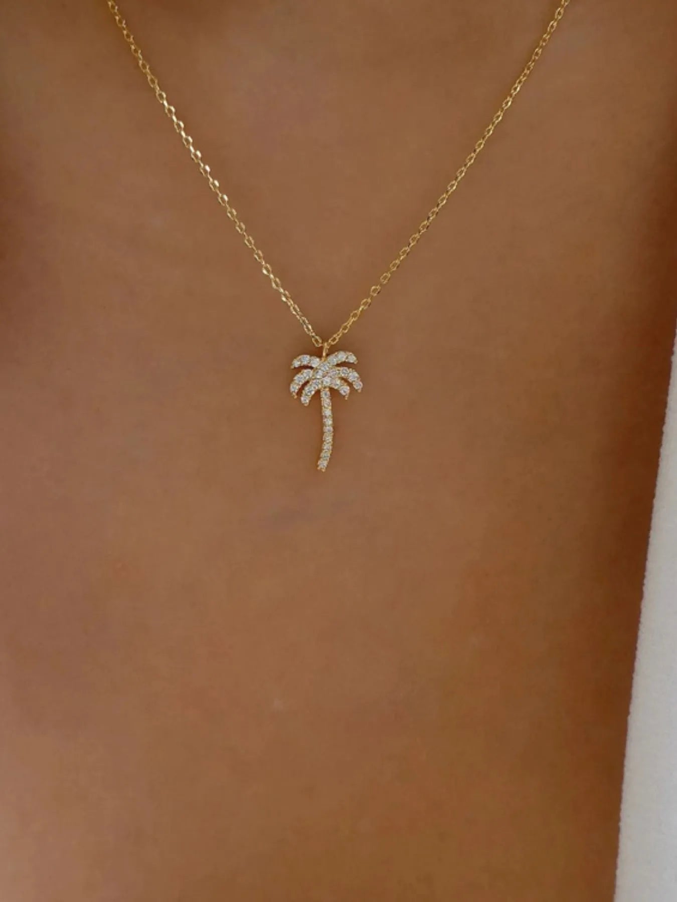 Stunning 18K Gold-Plated Zircon Palm Tree Pendant Necklace – Tropical-Inspired Jewelry