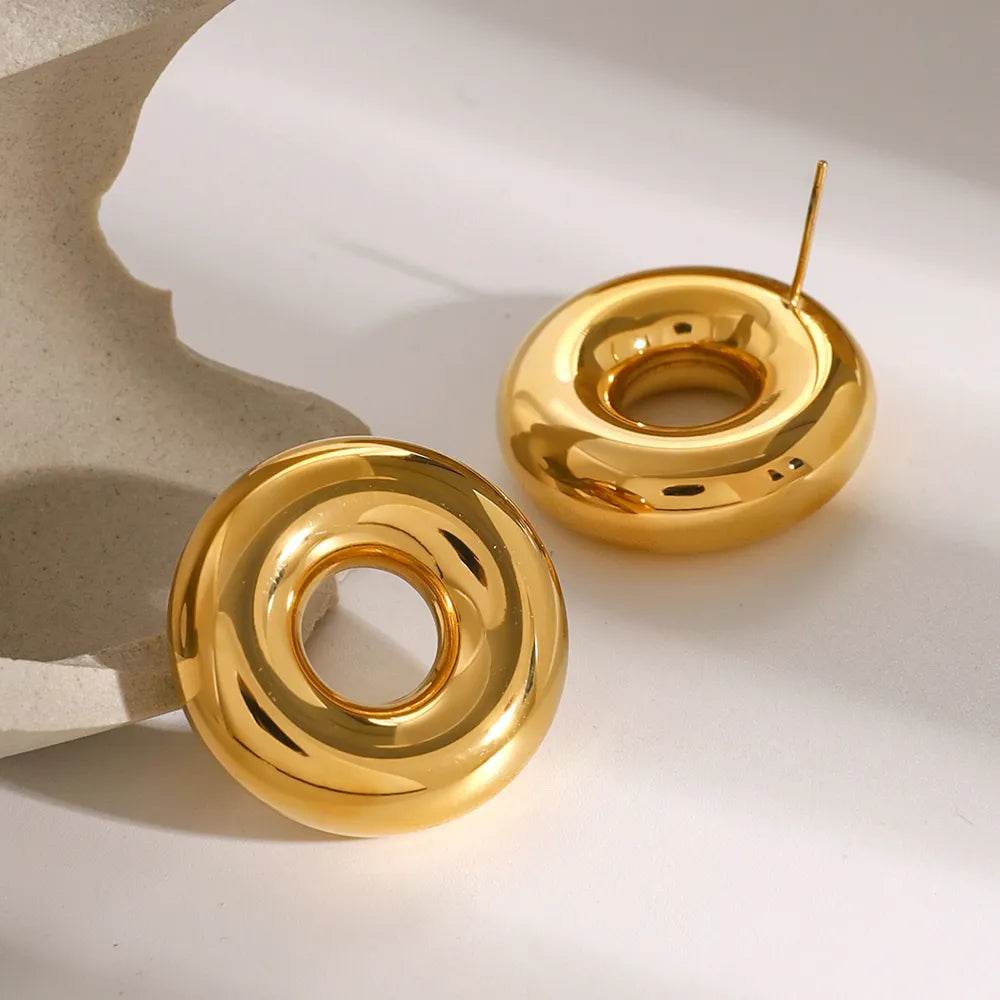 Elegant 18K Gold-Plated Stainless Steel Cutout Round Earrings – Lightweight & Stylish