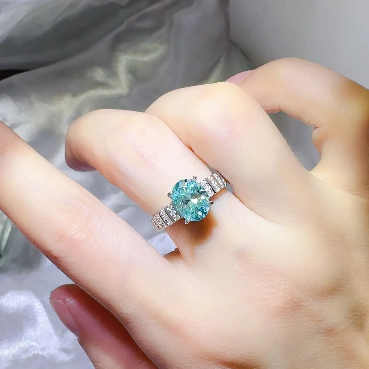 Elegant 2 Carat Moissanite Ring in 925 Sterling Silver with Certificate & Matching Box