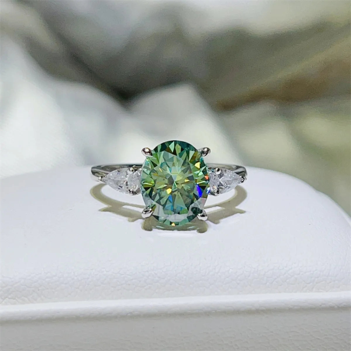 Stunning 3 Carat Moissanite Ring in 925 Sterling Silver - Elegant and Timeless Jewelry