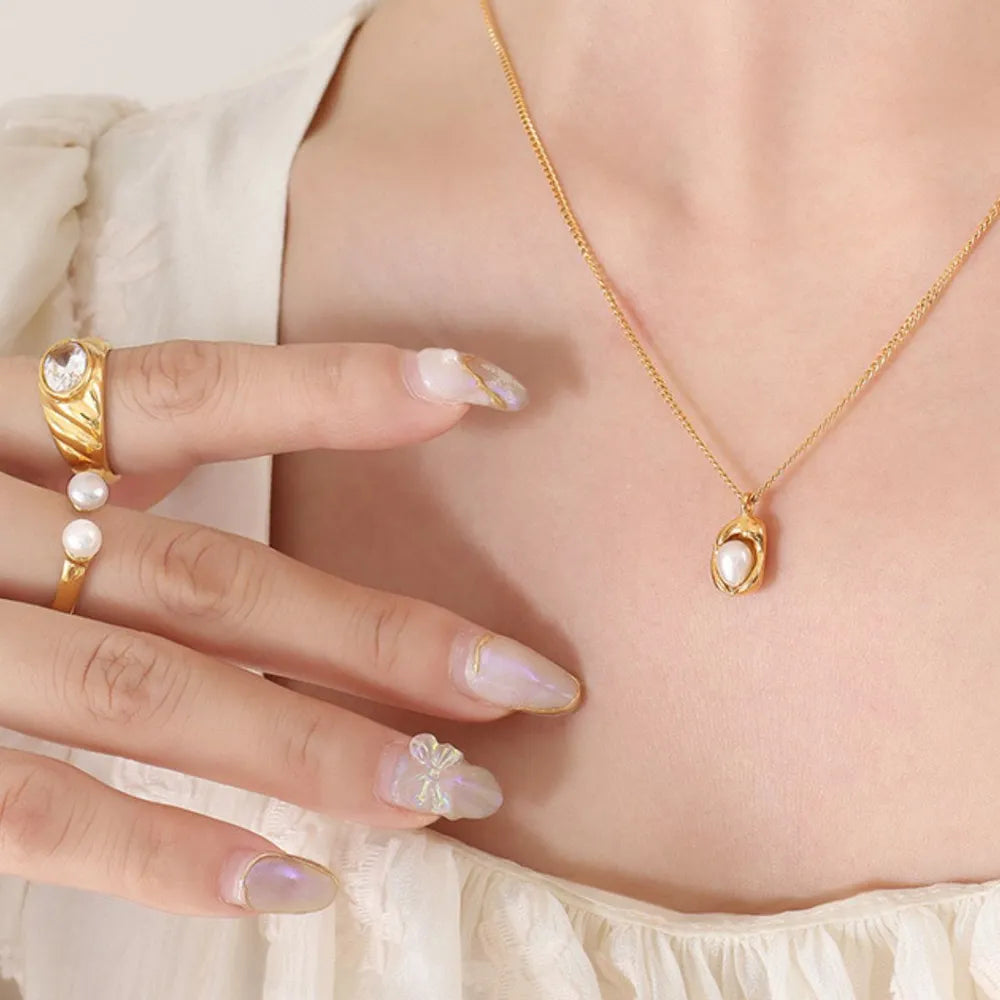 Elegant 18K Gold-Plated Freshwater Pearl Pendant Necklace with Adjustable Chain