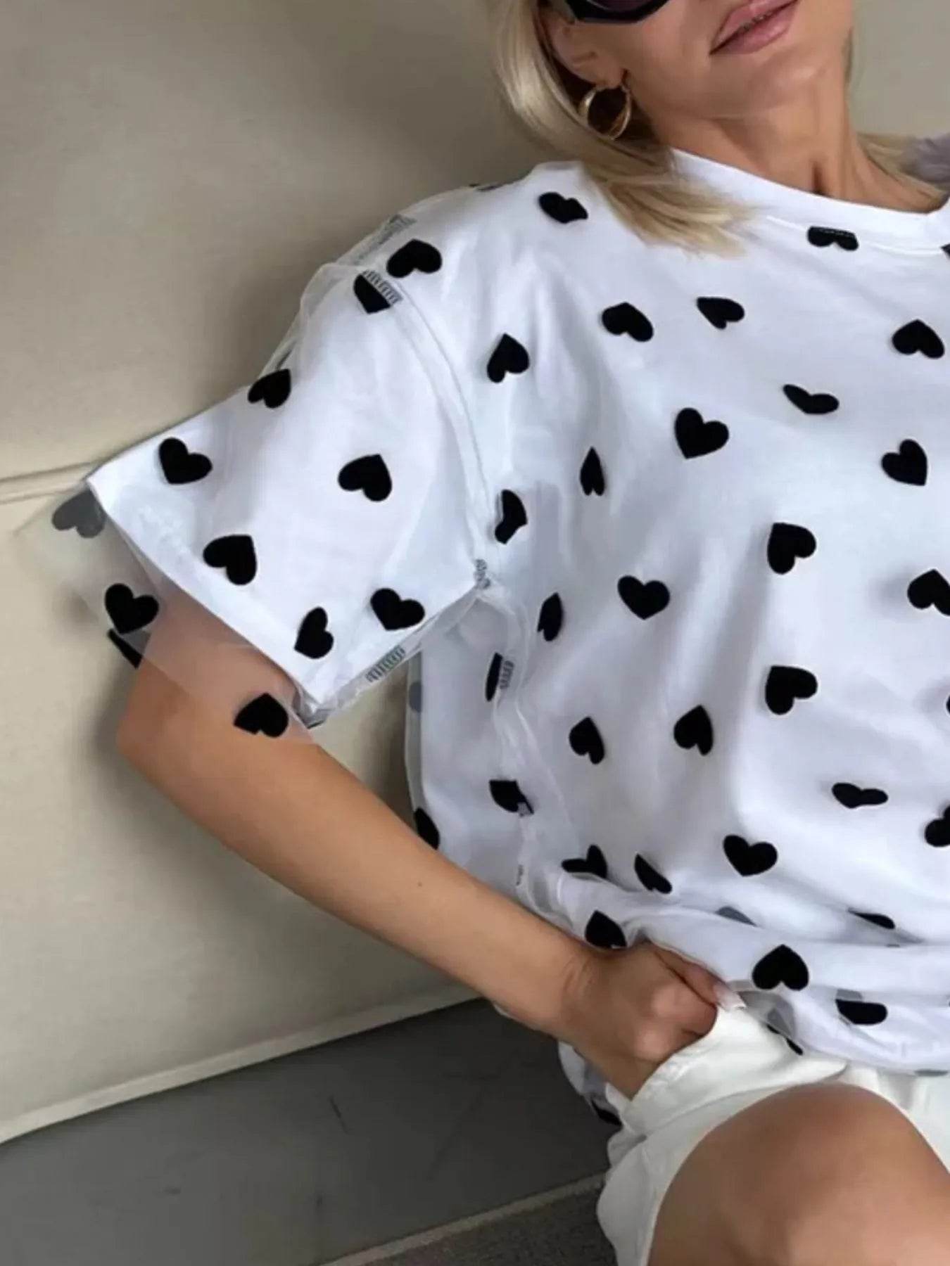 Trendy Heart Print Oversized T-Shirt in 100% Polyester – Stylish and Comfy Casual Wear - Store 42