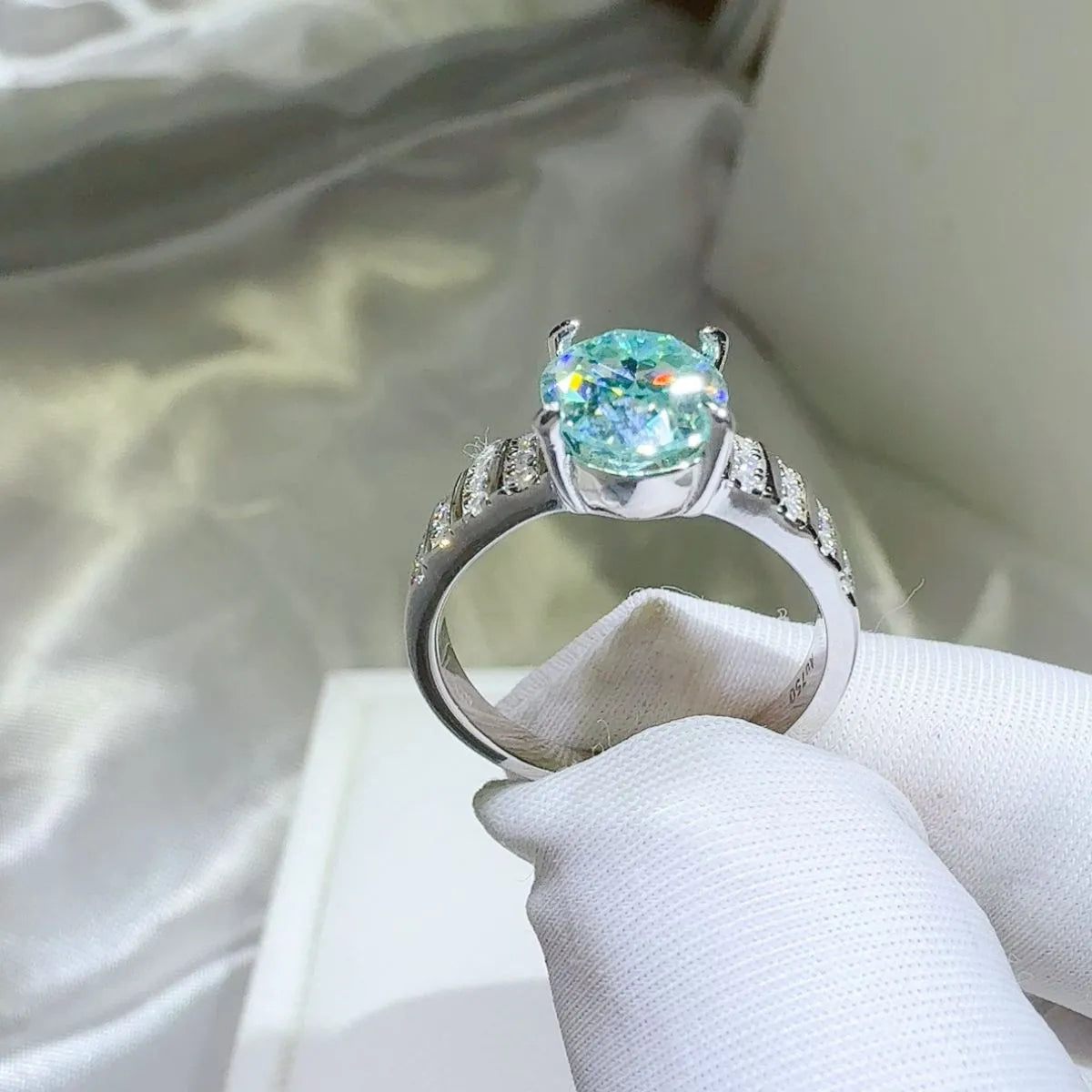 Elegant 2 Carat Moissanite Ring in 925 Sterling Silver with Certificate & Matching Box