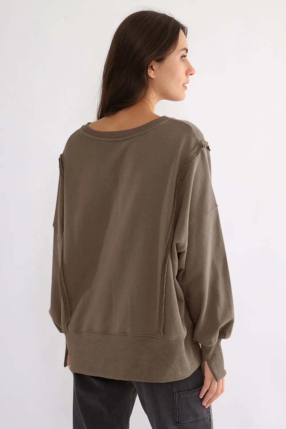 High-Low Exposed Seam Long Sleeve Sweatshirt in 100% Cotton - Stylish & Slightly Stretchy