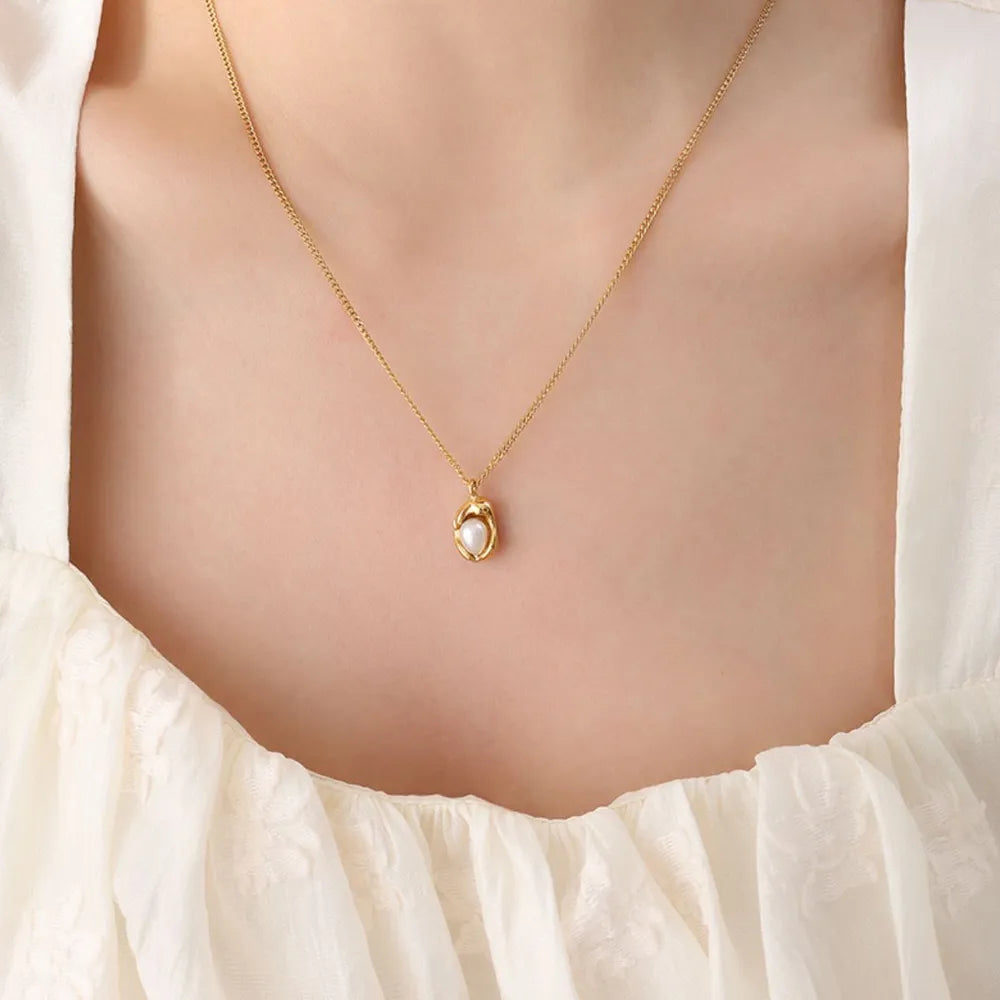 Elegant 18K Gold-Plated Freshwater Pearl Pendant Necklace with Adjustable Chain