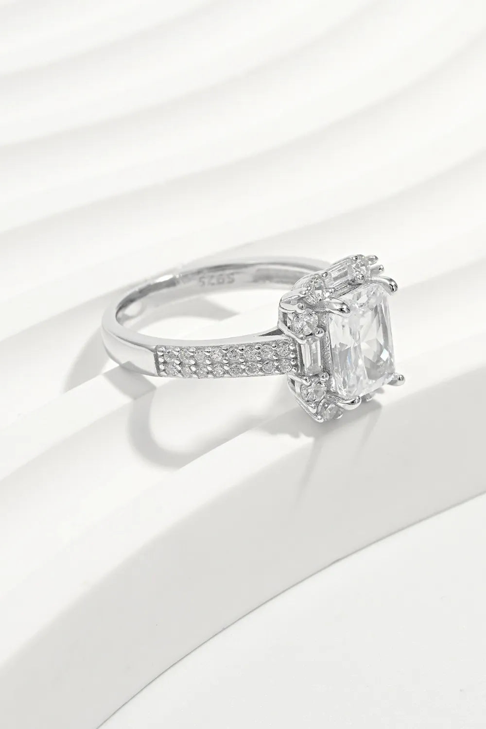 925 Sterling Silver Square Ring with Inlaid Zircon & Platinum-Plated Finish - Elegant Jewelry