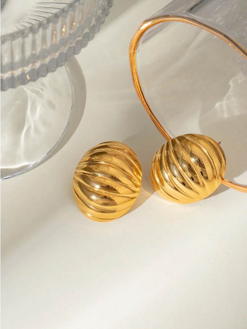 Elegant 18K Gold-Plated Stainless Steel Ribbed Earrings for Sophisticated Style