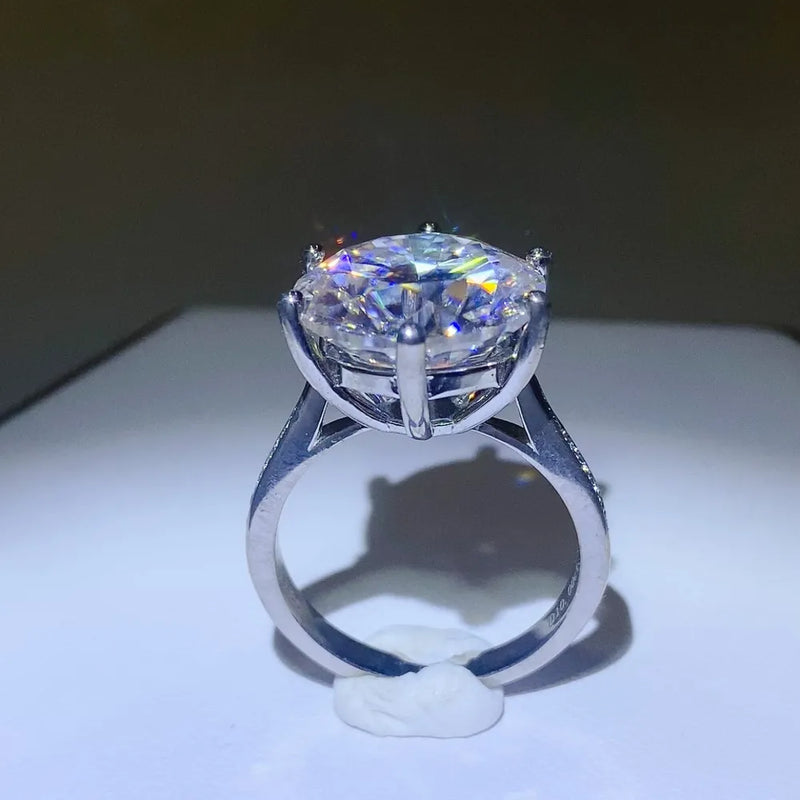 Stunning 10 Carat Moissanite Ring in 925 Sterling Silver - Elegant & Eco-Friendly Jewelry