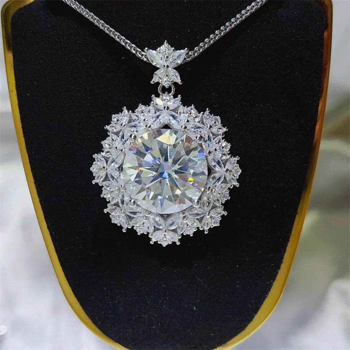 10 Carat Moissanite Necklace in 925 Sterling Silver with Certificate of Authenticity