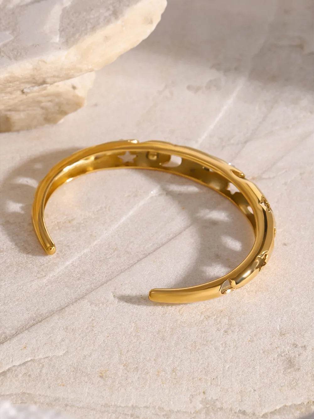 Elegant 18K Gold-Plated Stainless Steel Rhinestone Cutout Bracelet for Stylish Accessory - Store 42