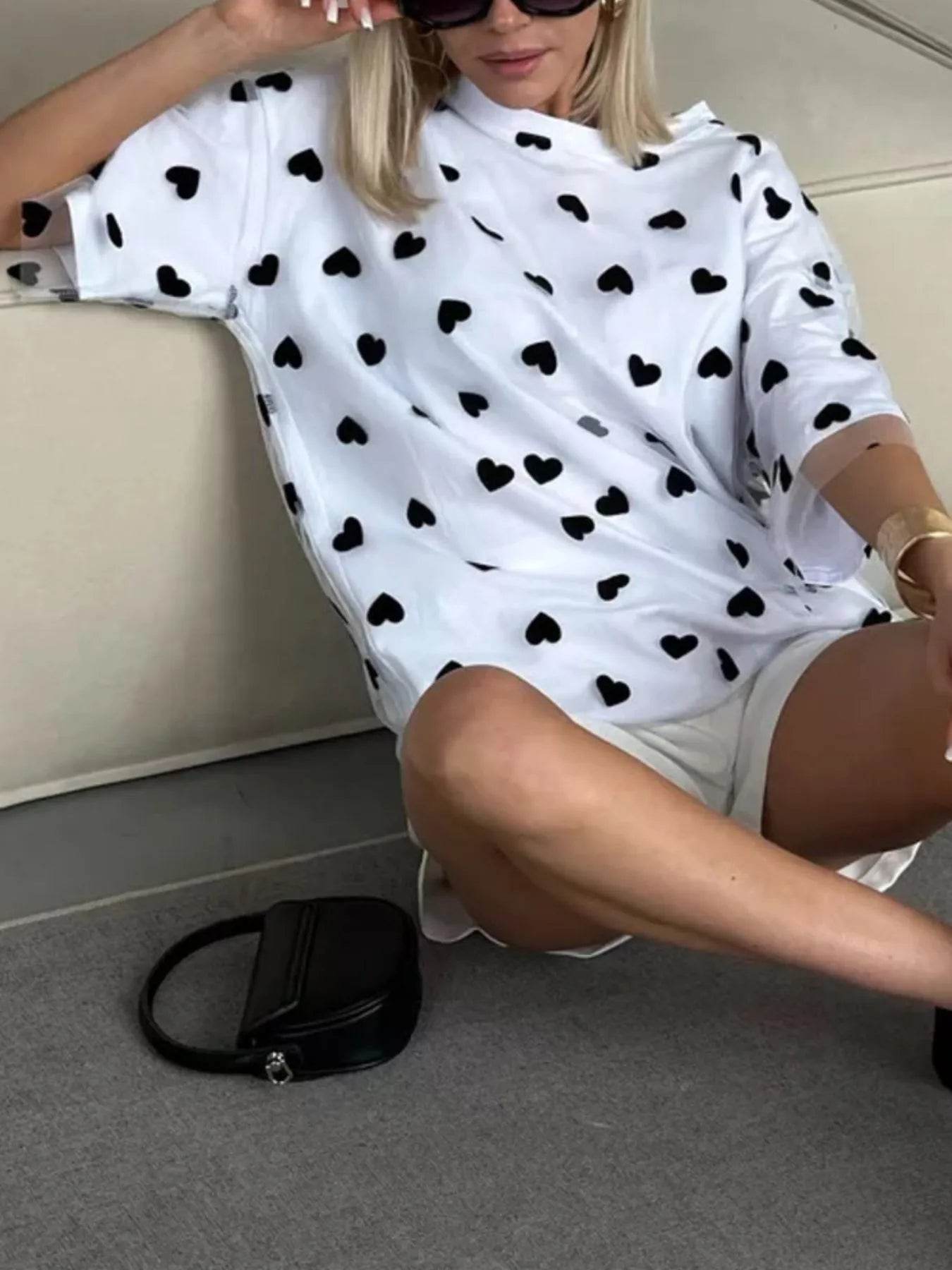 Trendy Heart Print Oversized T-Shirt in 100% Polyester – Stylish and Comfy Casual Wear - Store 42